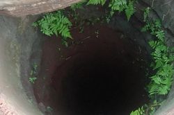 Bàng hoàng phát hiện 2 cha con tử vong dưới giếng nước