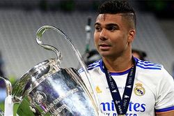 MU sẵn sàng chi 80 triệu euro, Casemiro khó từ chối
