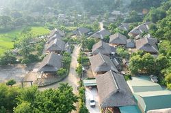 Thênh thang đường về chiến khu