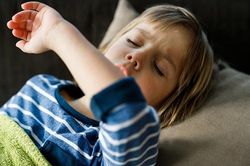 Trẻ ho nhiều về đêm, xử trí thế nào?