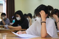 Bộ GD-ĐT: Không cấm sử dụng hình thức trắc nghiệm trong kiểm tra môn Văn
