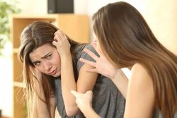 5 dấu hiệu bạn có mối quan hệ độc hại