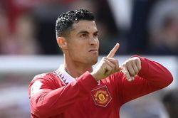 Jaap Stam: MU phải bán Ronaldo vì lợi ích lớn hơn