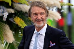 Sir Jim Ratcliffe: Tỷ phú muốn mua MU, là ai?