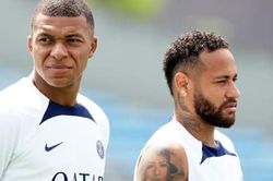 Mbappe và Neymar tranh giành quyền lực, PSG lo 'toang' mùa giải