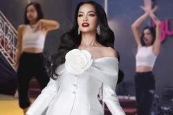 Ngẫu hứng nhảy nhót trong phòng tập, vũ đạo của Hoa hậu Ngọc Châu khiến dân tình 'mướt mắt'