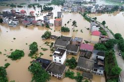 Trung Quốc đối mặt với hạn hán, mưa lũ phức tạp