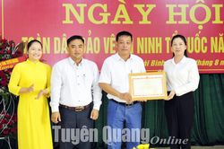Đồng chí Phó Bí thư Thường trực Tỉnh ủy, Chủ tịch HĐND tỉnh dự Ngày hội Toàn dân bảo vệ an ninh Tổ quốc tại xã Thái Bình