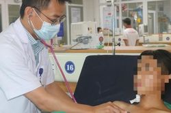 Hy hữu: Nam thanh niên 'sống chung' cùng cành cây trong phổi suốt hơn chục năm liền
