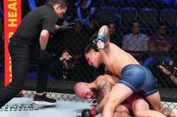 'Chiến binh' Argentine tung 2 cú đấm 'thần tốc' khiến đối thủ ngã gục