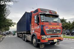 Va chạm với xe đầu kéo, người đàn ông điều khiển xe máy tử vong tại chỗ