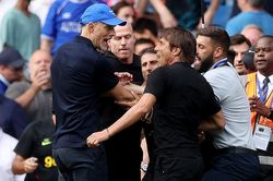 Suýt tẩn nhau sau trận đấu, HLV Tuchel và Conte cùng bị phạt