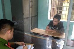 Tống tiền bạn gái bằng ảnh 'nóng'