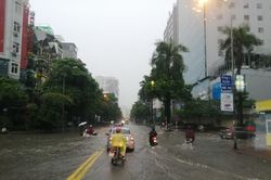 Mưa giông lớn xối xả ở Bắc bộ đến khi nào suy giảm và chấm dứt?