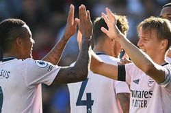 Bournemouth 0–3 Arsenal: Odegaard tỏa sáng, Pháo thủ chiếm ngôi đầu bảng