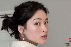 Trong đám giỗ của bố, mẹ lấy ra 2 cuốn sổ đỏ tặng cho anh em tôi