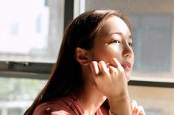 Đi làm về muộn, nhìn cái bánh kem trên bàn mà tôi rơi nước mắt