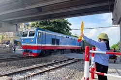 Nhọc nhằn nghề gác chắn tàu