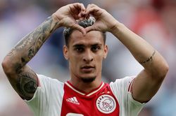 HLV Ajax cảnh báo mục tiêu của MU