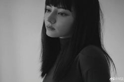 Địch Lệ Nhiệt Ba xuống sắc bất ngờ trên bìa tạp chí Voguefilm