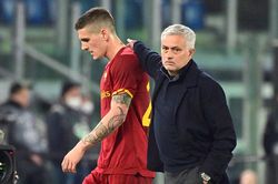 Vòng 2 Serie A: Cơn đau đầu của Allegri và Mourinho