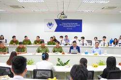 Học thông qua các chủ đề nóng với các chuyên gia nghề luật