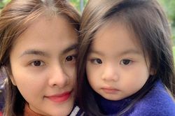 Con gái ngày đầu đến trường, Vân Trang lo lắng đến mất ăn, mất ngủ