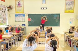 Hôm nay, học sinh lớp 1 tựu trường