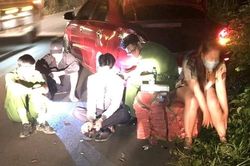 Bắt quả tang ô tô vận chuyển 2.000 bao thuốc lá ngoại