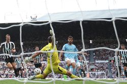Man City hòa hú vía: Lời cảnh báo cho Pep Guardiola