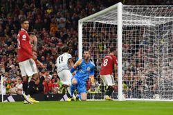 Man Utd hạ đẹp Liverpool, Erik ten Hag được báo Anh ca ngợi hết lời