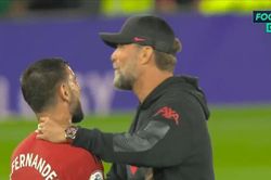 HLV Liverpool 'bóp cổ' sao MU sau trận thua
