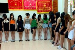 Bắt quả tang 43 nam nữ tụ tập 'bay lắc' trong quán karaoke Ruby