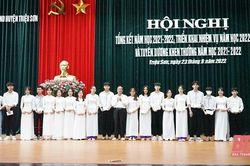 Triệu Sơn khen thưởng 2.621 tập thể, cá nhân có thành tích xuất sắc trong năm học 2021 - 2022
