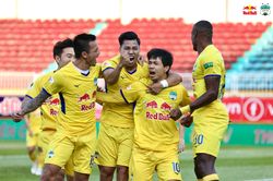 Tìm trung phong cho đội tuyển Việt Nam