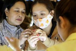 Giá vàng hôm nay 23/8: Thế giới chưa dứt đà giảm, trong nước ứng phó bất ngờ