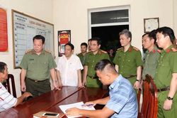 Bắt nhanh đối tượng ' ốp' mìn xe ô tô