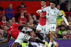 MU thay đổi khó tin thế nào trong chiến thắng trước Liverpool?