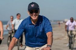 Tổng thống Mỹ Biden bị chỉ trích vì nghỉ quá nhiều