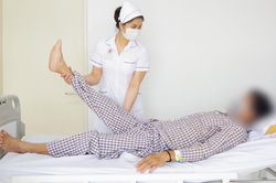 Người đàn ông liệt gần hoàn toàn 2 chân do món ăn nhiều người mê