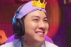 Hoài Lâm hát 'Hoa nở không màu' trên livestream, lên nốt cao mệt nhọc bị nhận xét: 'Giọng xuống cấp rồi'