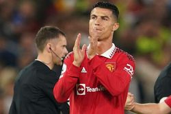 Ronaldo phải làm quen với ghế dự bị ở Man Utd