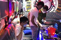 Nhiều nam nữ phê ma túy ở quán karaoke Toàn Ny lúc rạng sáng