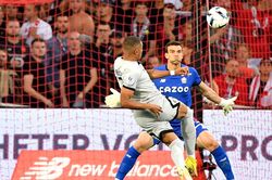 Ghi bàn theo phong cách của Mbappe