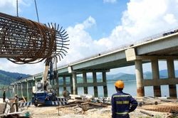 Đẩy nhanh tiến độ thi công cầu vượt hồ lớn nhất tuyến cao tốc Bắc - Nam