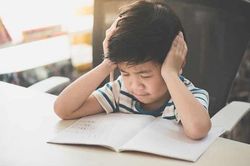 7 mẹo trị con lơ đễnh, không tập trung khi học