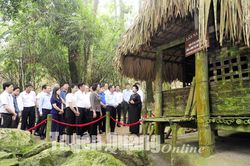 Đoàn công tác Bộ Nội vụ về nguồn