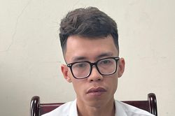 Tráo biên lai nộp thuế trước bạ xe máy sang ô tô để đăng ký, nhằm chiếm đoạt hàng trăm triệu đồng