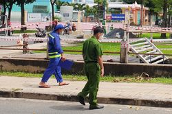 Thi thể người phụ nữ phân hủy dưới cống ở TP.HCM