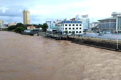 Thành phố Móng Cái tập trung phòng, chống lũ sau bão số 3